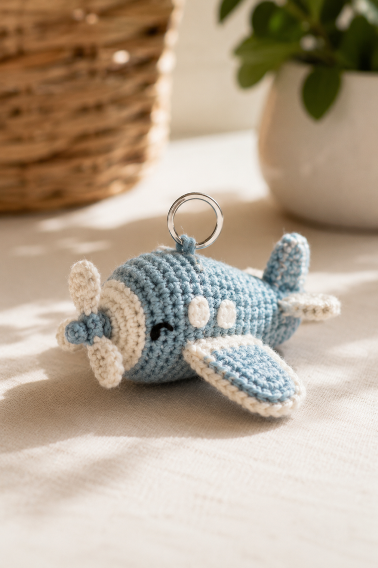 Adorable Mini Crochet Airplane Keychain – Amigurumi Pattern for Beginners